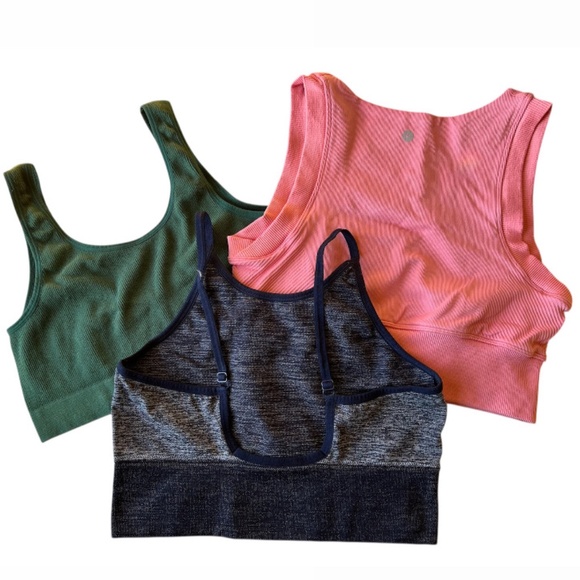 Set of 3 Sports Bras and 1 is reversible - Picture 2 of 2